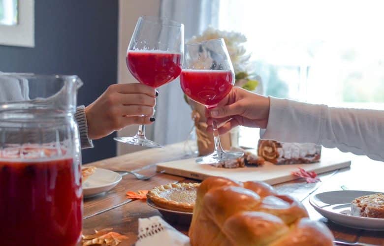 Como segurar taça de vinho corretamente? 1