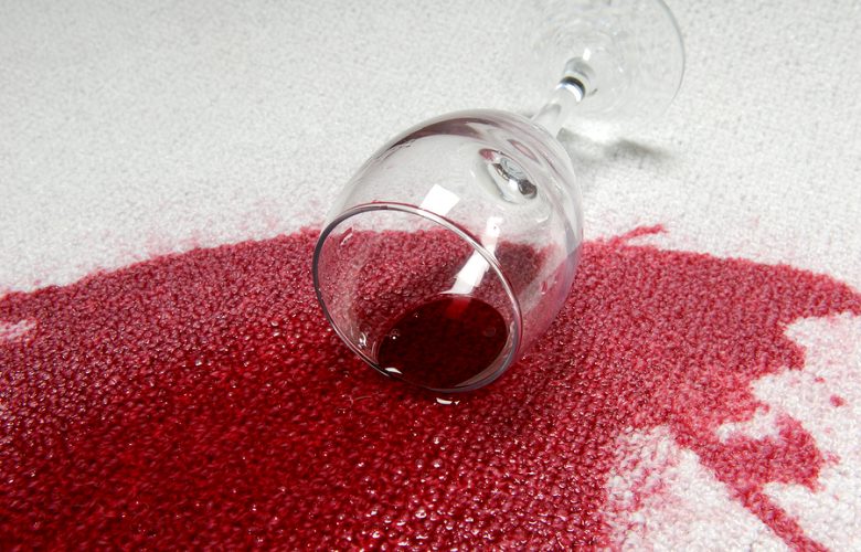 Como tirar mancha de vinho